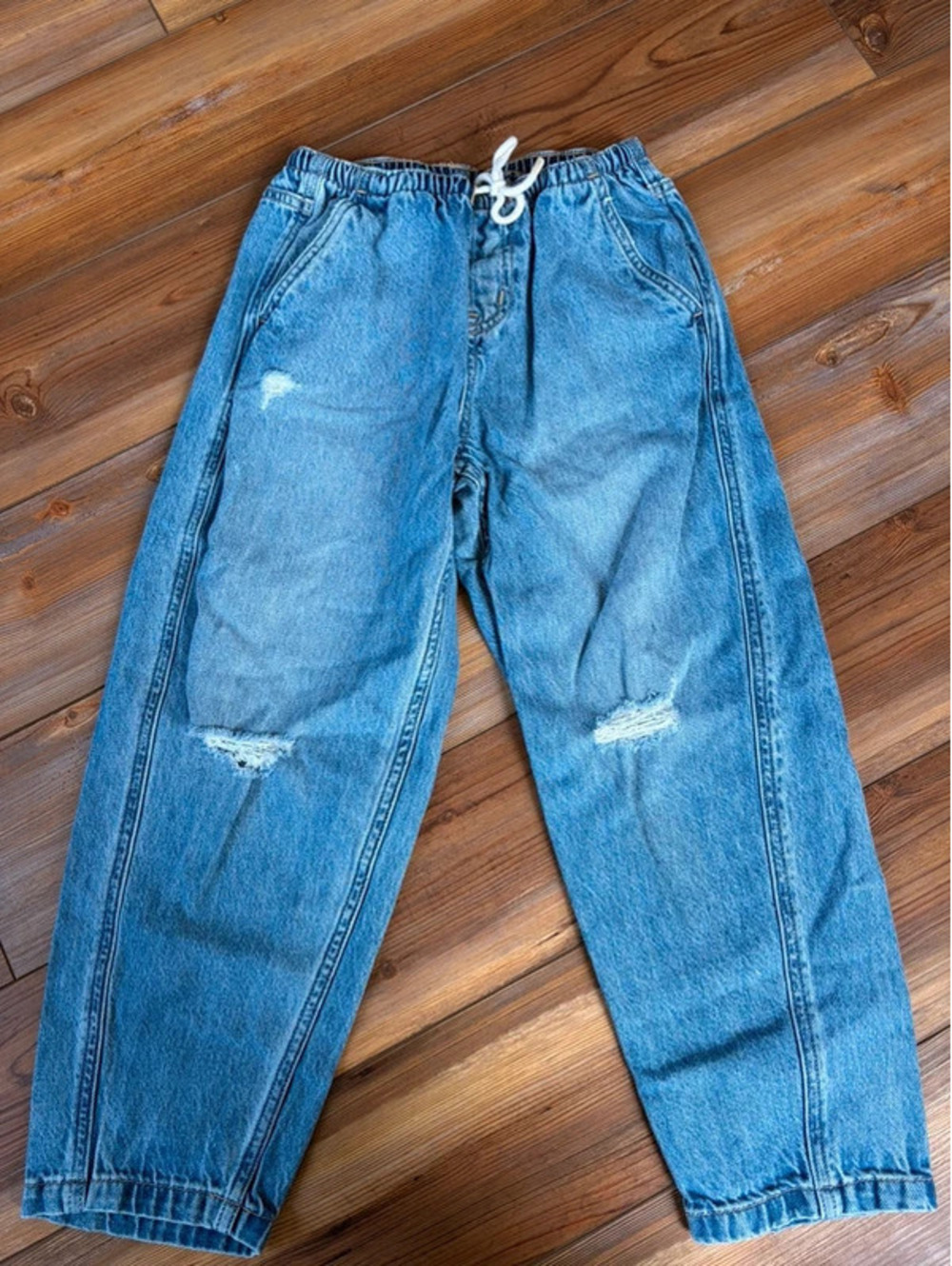 Youth Gap Kids Barrel leg jeans size M. 21in inseam